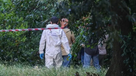 O româncă și fiica ei de nici un an au fost găsite moarte într-un parc din Roma, Italia
