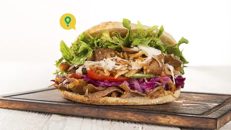 Românii, campioni la mâncat kebab! Peste 4 milioane de consumatori au comandat acest produs, arată o analiză Glovo