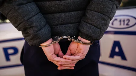 Teroare în tren! Și-a agresat soția cu un cuțit. Polițiștii l-au așteptat în următoarea stație