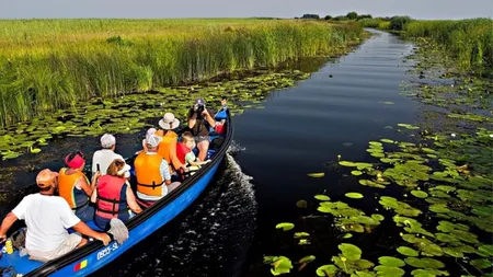 O ambarcațiune cu turiști s-a răsturnat în Delta Dunării. Patru persoane sunt resuscitate