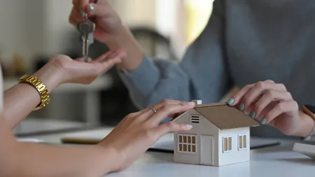 Românii cumpără locuințe la greu. Noua decizie a Guvernului nu le mai dă timp de așteptat