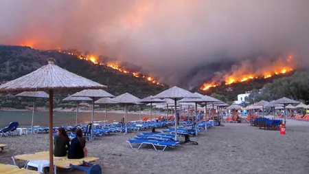 Grecia arde. Incendii în multe zone vizitate de români. MAE a emis alertă de călătorie