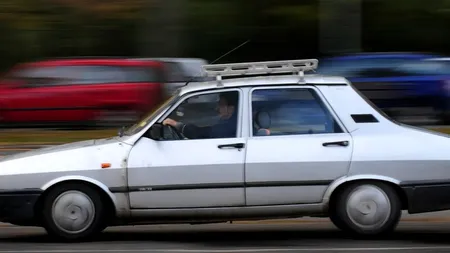 Un pensionar din Buzău a plătit 22.000 de lei bani gheață ca să aibă unde să-și parcheze Dacia. Autoritățile au rămas mască