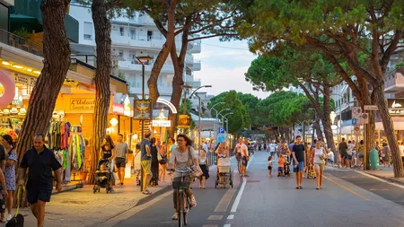 Turist român, dezgustat de comportamentul conaționalilor într-o stațiune din Italia: „Îi aud cum își bat joc de alții cu voce tare că au impresia că nimeni nu-i înțelege”