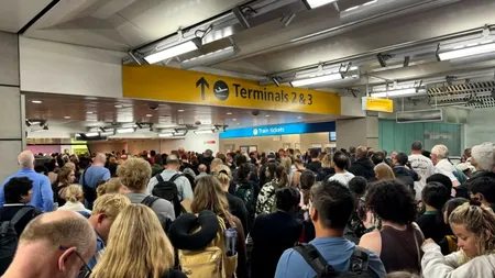 Scandal pe Aeroportul Heathrow din Londra. Sute de turiști au rămas blocați în tuneluri