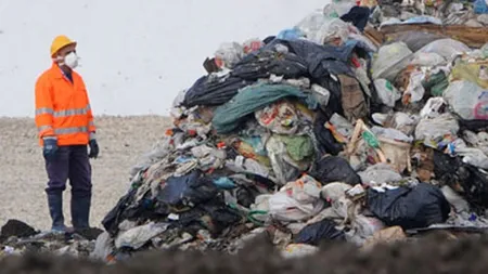 Camerele de precolectare redevin obligatorii în blocurile turn din Ploiești. Noi reguli pentru gestionarea deșeurilor