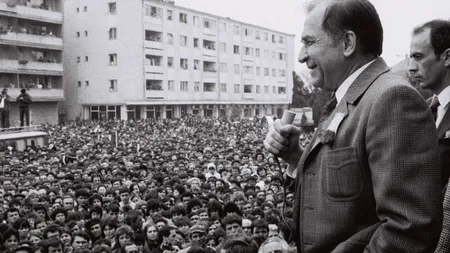 Protest la Universitate după funeraliile lui Ion Iliescu: „Rănile din 1989 sângerează încă”
