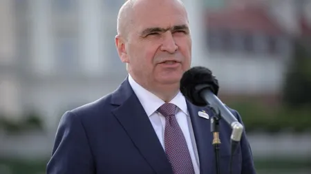 În mijlocul protestelor, Bolojan amână cu un an majorarea salariilor din învățământ