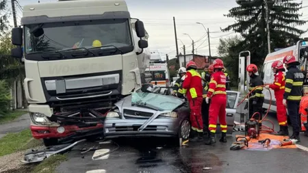 Accident mortal în județul Argeș. Două femei și un bărbat au murit după ce au intrat cu mașina într-o cisternă