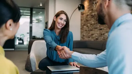 Guvernul va da angajatorilor peste 2.200 de lei pe lună pentru a angaja victime ale violenței domestice și ale traficului de persoane