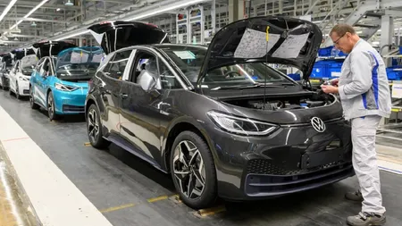 Pe ce dau românii bani în vreme de austeritate. Industria auto a înregistrat creșteri semnificative în 2025