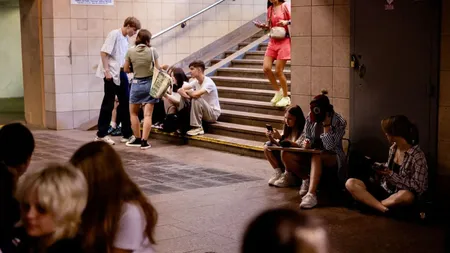 Viața elevilor din Ucraina, sub amenințarea bombelor lui Putin. Copiii trebuie să se adăpostească în drum spre școală