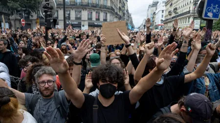 Franța, în grevă generală. Peste 800.000 de oameni protestează împotriva austerității