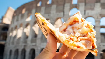 Cât a plătit un turist român pe o pizza și o Cola la un restaurant din apropierea Colosseumului: Măcar nu e la fel de scump ca pe litoralul românesc