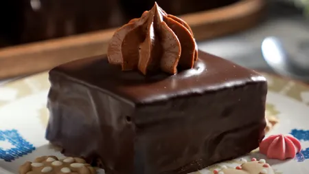 Amandină de casă aromată şi însiropată după reţeta Jamilei. Trucurile care te vor ajuta să obţii o prăjitură ca la cofetărie