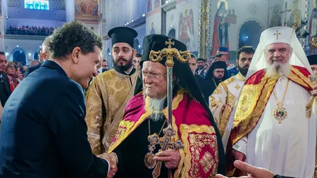 Nicușor Dan a decorat Patriarhia Română și pe Patriarhul Bartolomeu I al Constantinopolului după sfințirea picturii Catedralei Mântuirii Neamului