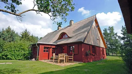 Tinerii aleg satele în detrimentul orașelor. Locul din România unde o casă cu 3 camere și 3.000 mp de teren se vinde cu doar 25.000 de euro