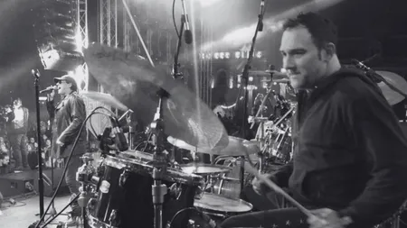 Doliu în muzica românească. A murit Marius Keseri, bateristul trupei Direcția 5