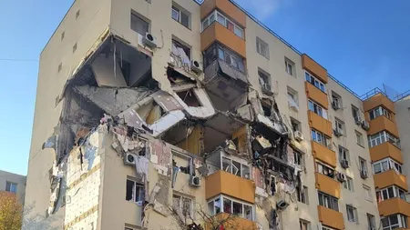 Încep lucrările la blocul distrus de explozia din Rahova. Locatarii ar putea intra în apartamente peste două luni