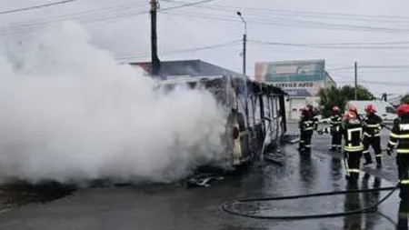 Incendiu la un autobuz de muncitori în Brăila și accident mortal pe DN13