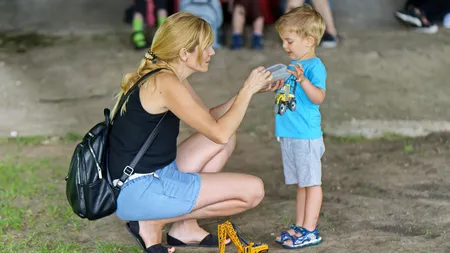 Ce criterii trebuie să îndeplinești ca să fii bonă în Italia. Salariile pot ajunge până la 5.000 de euro pe lună