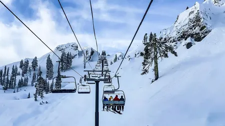 Transportul pe cablu în Poiana Brașov se scumpește semnificativ. Cât va costa o singură urcare în sezonul 2025 - 2026
