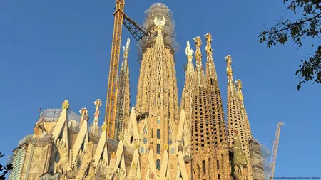 VIDEO Nou record stabilit de Sagrada Familia. Capodopera lu Gaudi devine cea mai înaltă biserică din lume