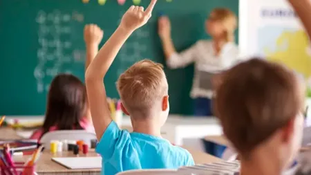 „Six-seven”, argoul noii generații care a fost interzis în școli. Ce înseamnă și de ce este considerat periculos