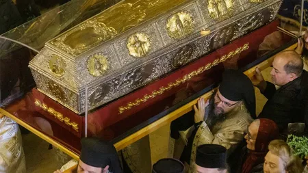 Iași: Sfânta Cuvioasă Parascheva, așezată în baldachin pentru pelerini