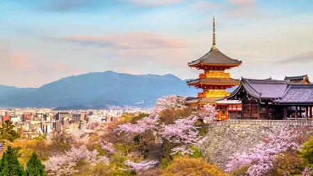 Taxă de 285 de lei pe noapte pentru turiștii din Kyoto. Orașul japonez impune cea mai mare taxă turistică din țară