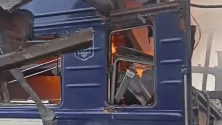 Ucraina: Zeci de pasageri și lucrători feroviari au fost răniți, după ce un tren de pasageri a fost atacat de o dronă rusească