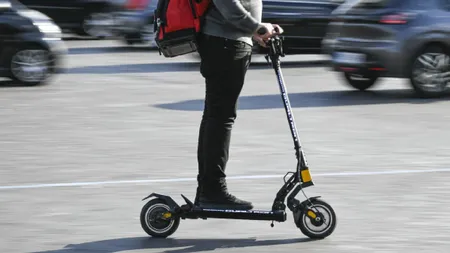 Permis de conducere pentru trotinete şi biciclete electrice. Ce prevede proiectul de lege