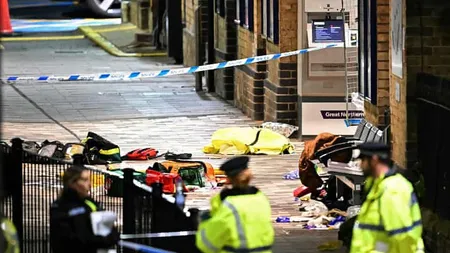 Poliția britanică anunță că zece persoane au fost spitalizate, dintre care nouă în stare critică, în urma unui atac cu cuțitul într-un tren