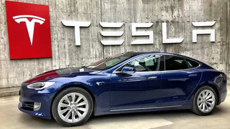 Elon Musk recunoaște că alți producători auto nu cumpără software-ul FSD inventat de Tesla
