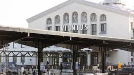 Aeroportul din Vilnius, din nou paralizat. Baloane suspecte reînchid traficul într-o zonă tensionată la granița cu Belarus