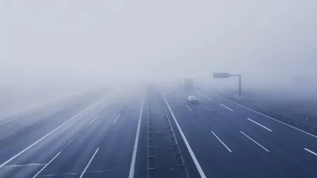 Ceață densă în jumătate din țară luni dimineață! Vizibilitate redusă pe autostrăzi și în mai multe județe