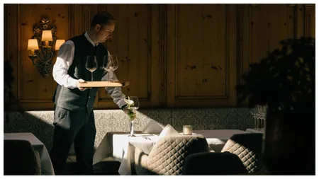 Locuri de muncă plătite cu 2.200 de euro pentru sezonul de iarnă în Austria. Hotelierii se confruntă cu o criză de personal