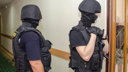 Percheziții în forță la Chișinău. Fost ministru și actual conducător de partid, vizați într-un dosar de finanțare ilegală și spălare de bani