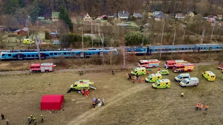 Peste 50 de răniți după coliziunea dintre un tren expres și un tren de pasageri în Cehia
