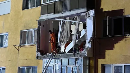 Explozie într-un bloc dintr-o localitate din Bihor. O femeie a fost rănită și un balcon s-a prăbușit