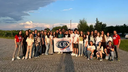 Programul prin care liceeni din România pot studia în SUA revine din 2027. FLEX are o rată de admitere similară cu Harvard