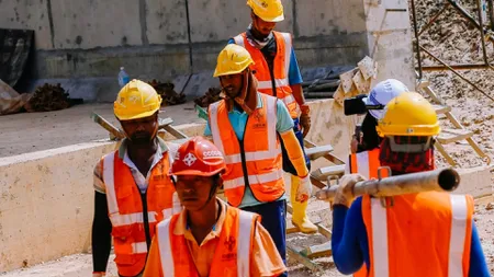 Muncitorii asiatici în România: Bone, șoferi și bucătari cu salarii până la 1.000 de euro pe lună