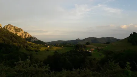 Care este satul de deasupra norilor unde timpul a uitat să mai curgă