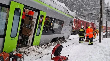 Elveția: Mai multe persoane rănite după ce o avalanșă a provocat deraiarea unui tren în Alpi