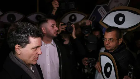 Protest la Cotroceni față de propunerile pentru șefia parchetelor. Nicușor Dan a ieșit să discute cu protestatarii