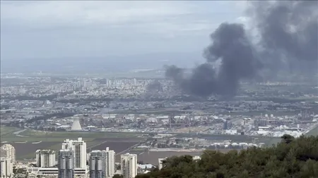 Un incendiu a izbucnit la o rafinărie de petrol din Haifa, în nordul Israelului, după un tir de rachete lansate din Iran și Liban