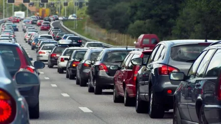 Trafic sufocant pe Valea Prahovei și pe DN7 în a doua zi de Paște. Coloane de mașini și rute alternative recomandate de polițiști