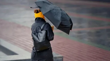 Vreme instabilă în toată țara. Ploi abundente, vânt puternic și ninsori la munte