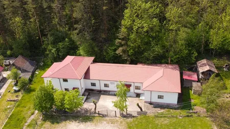 „Cămașa îngropată” din Mânzălești: Ia salvată din război și păstrată aproape 100 de ani în pământ