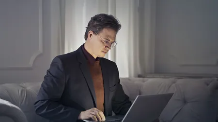 Majoritatea oamenilor ar da orice pentru un job remote, dar munca de acasă poate afecta sănătatea mintală